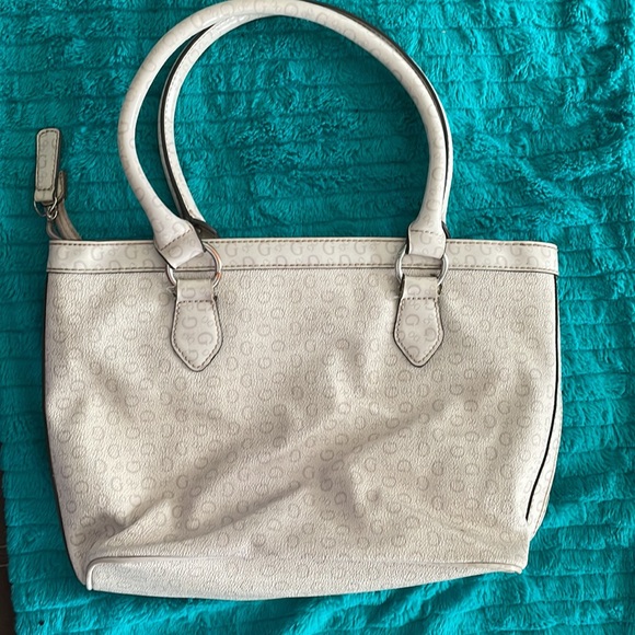 Guess purse - Picture 2 of 4